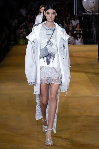 Look 97
